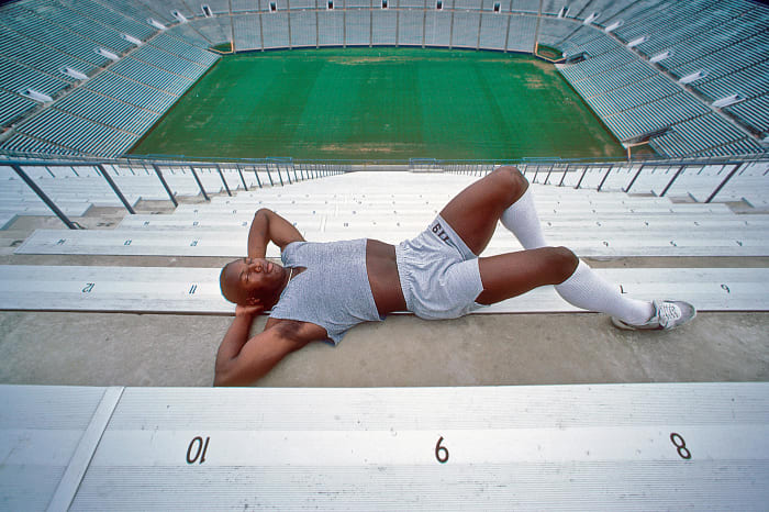 In weighing baseball vs. football, Jackson was moved in the end by a shady agent and the bad bargaining of the Bucs’ owner.
